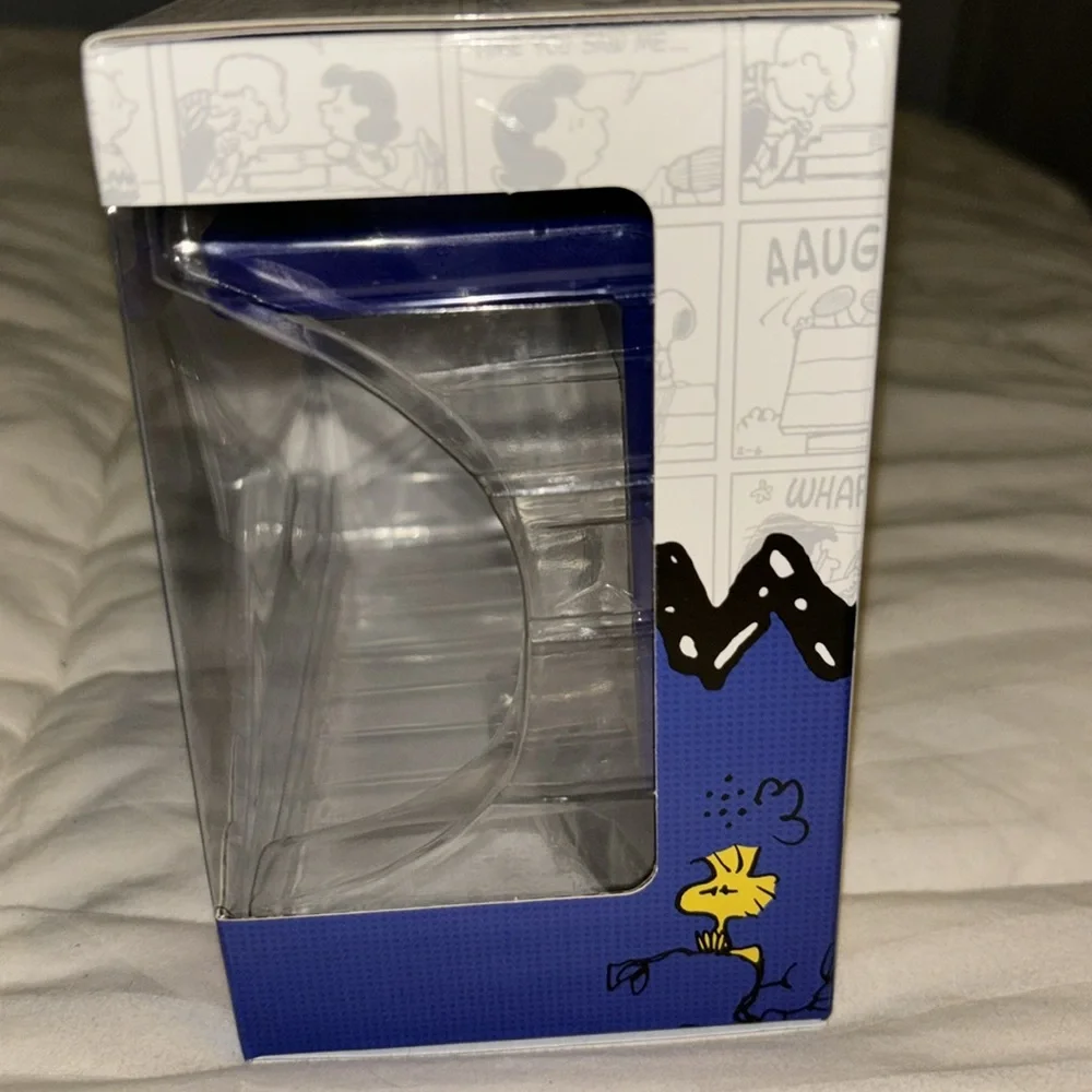 Snoopy New In Box Peanuts Wireless Charging Alarm Clock Station Charlie Brown